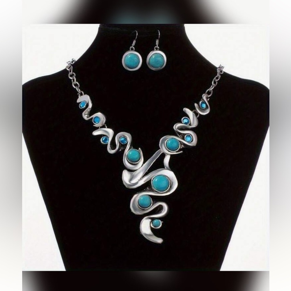 Petite Bohemian Jewelry Set - Silver and Turquoise Necklace and Earring Set - Picture 6 of 6